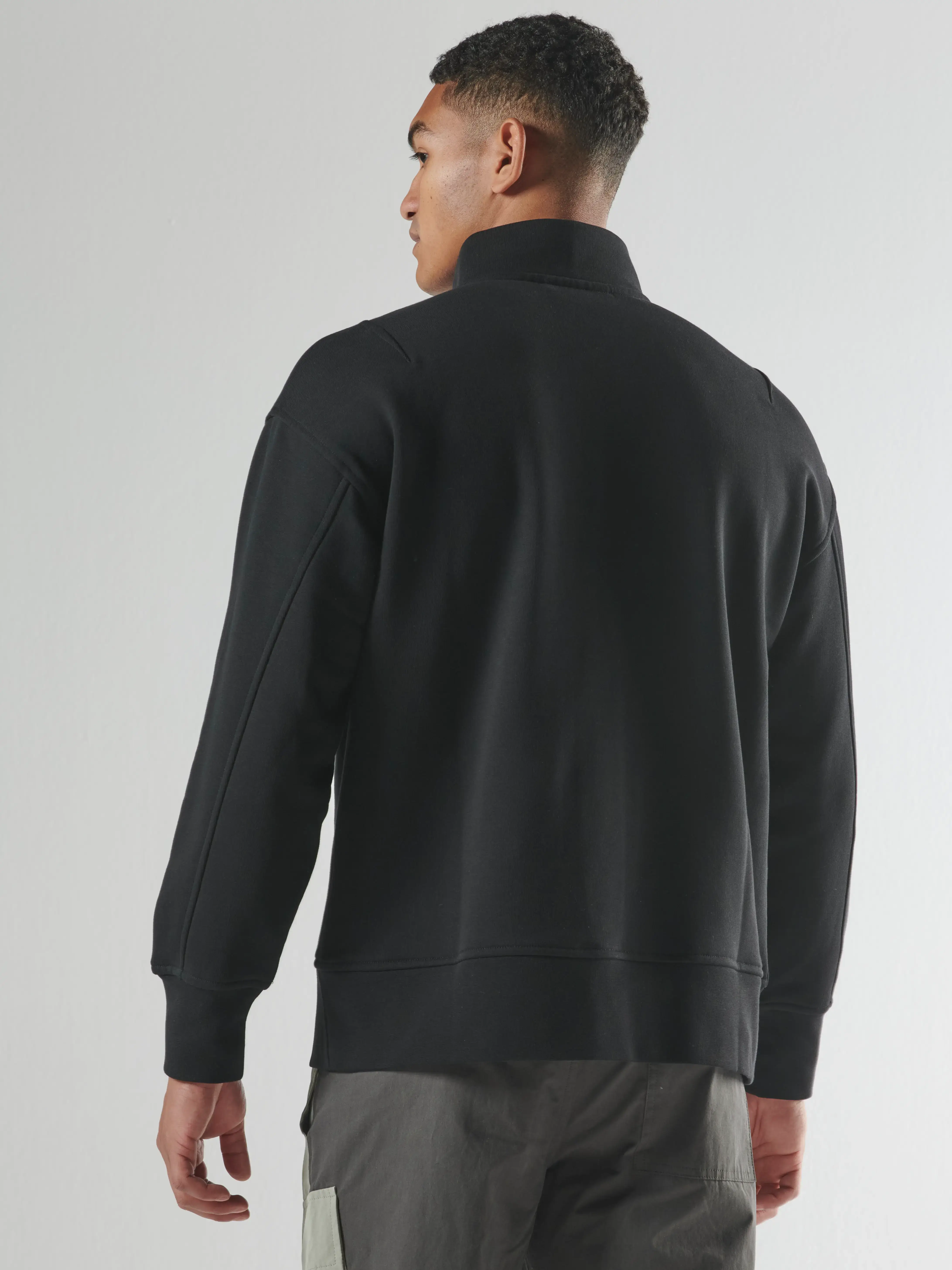 STRIA FUNNEL BOX SWEAT Jet Black