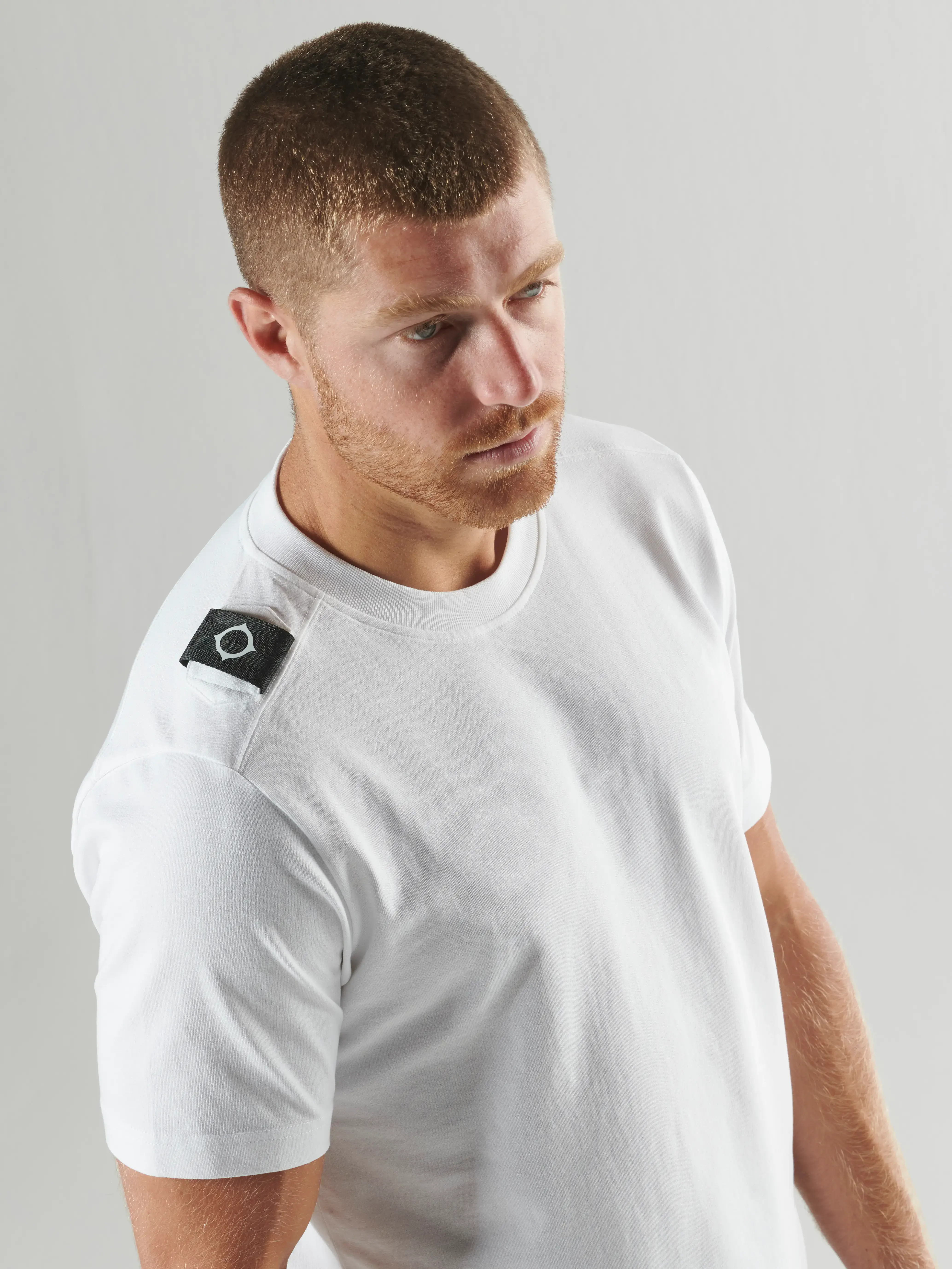 BADGE TEE Optic White