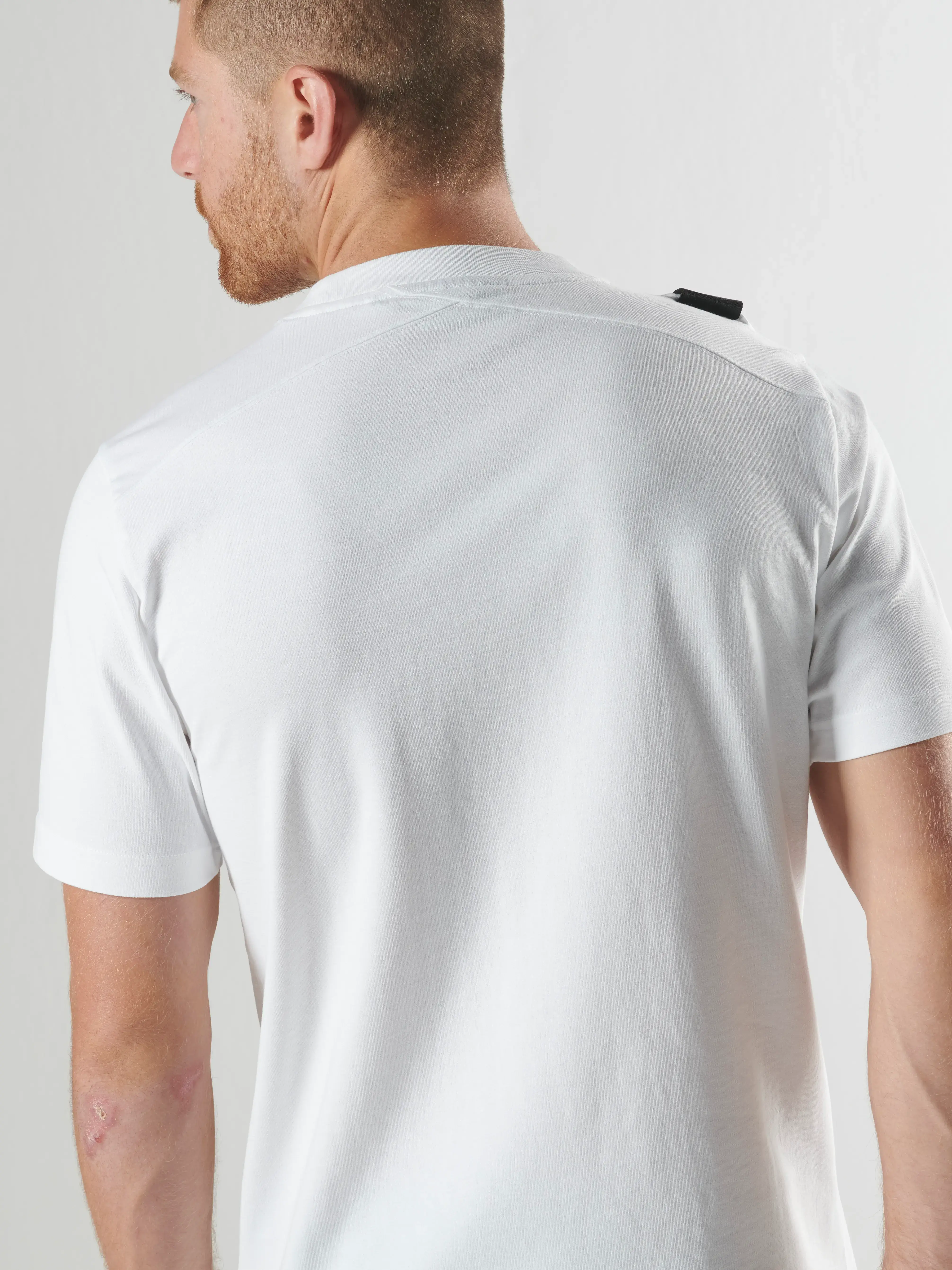 BADGE TEE Optic White