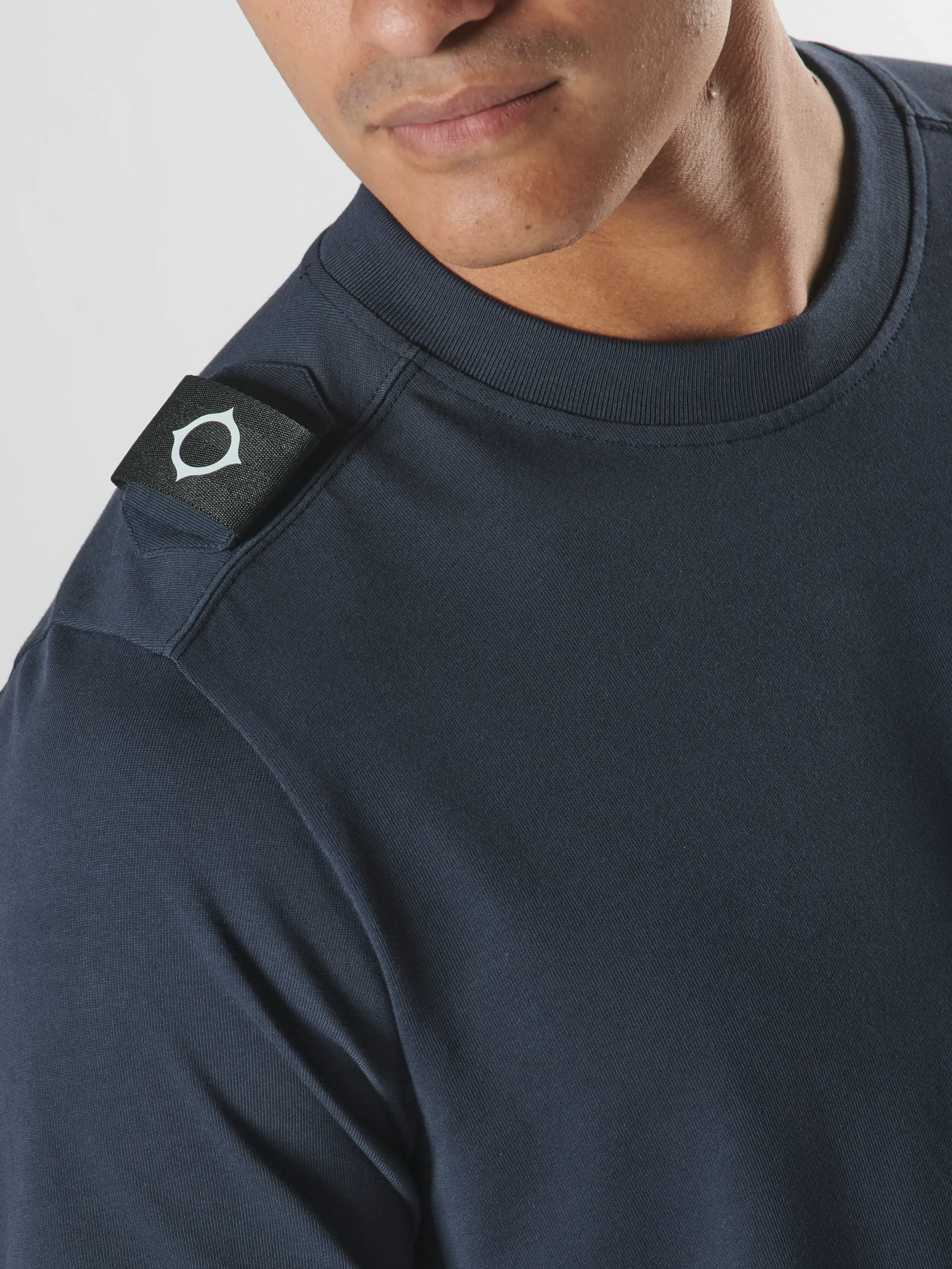 BADGE TEE Ink Navy